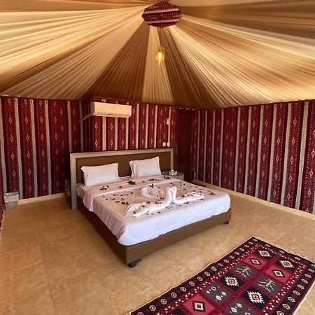 Hotel مخيم جبل بردى Jabal Burdah Camp Wadi Rum Exteriér fotografie