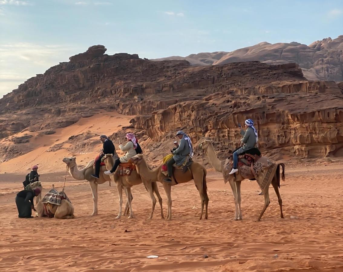 Hotel مخيم جبل بردى Jabal Burdah Camp Wadi Rum Exteriér fotografie