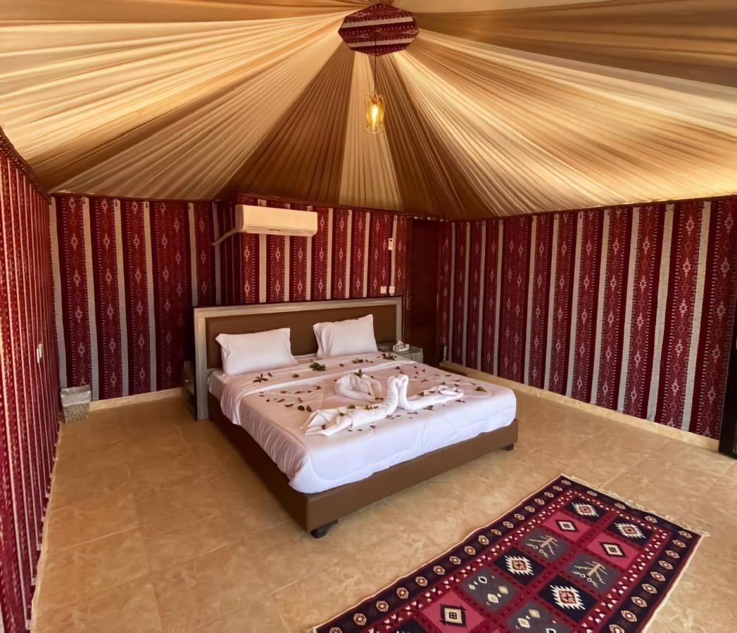 Hotel مخيم جبل بردى Jabal Burdah Camp Wadi Rum Exteriér fotografie